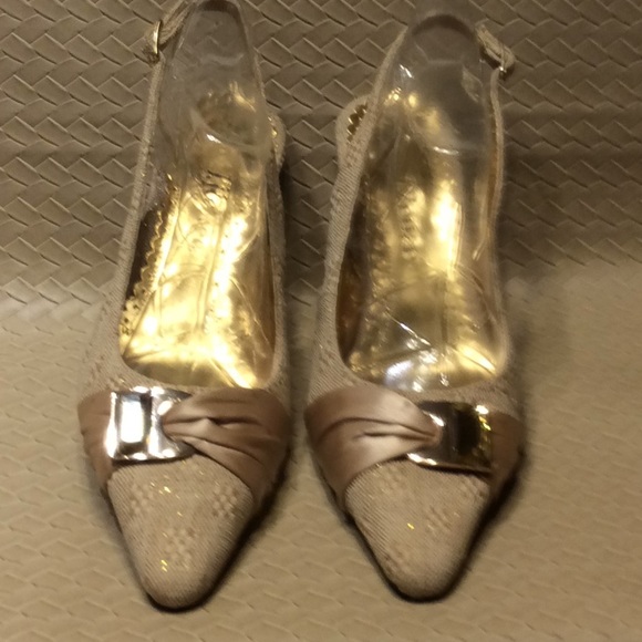 J. Renee CAMMY Fabric 7-1/2 M Heels - Picture 2 of 8